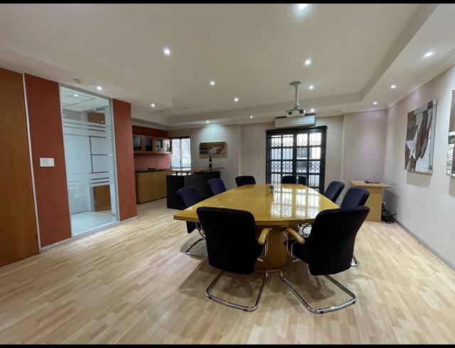 257M² OFFICE FOR SALE IN LYME PARK